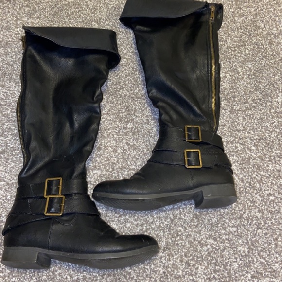 Black knee high boots - Picture 1 of 3